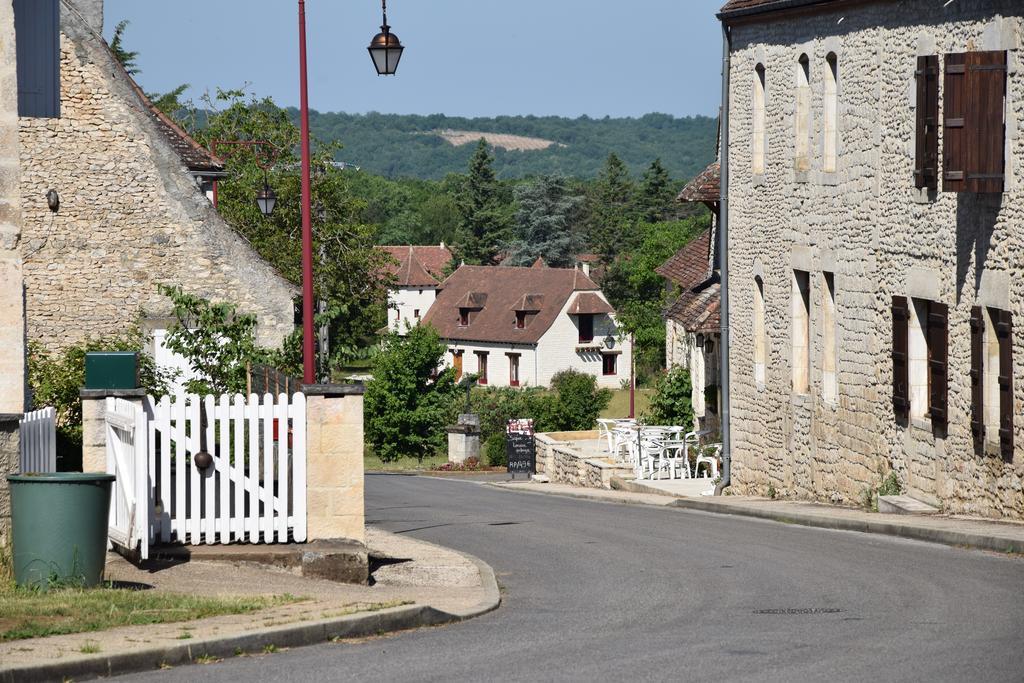Готель Le Petit Relais Cales  Екстер'єр фото